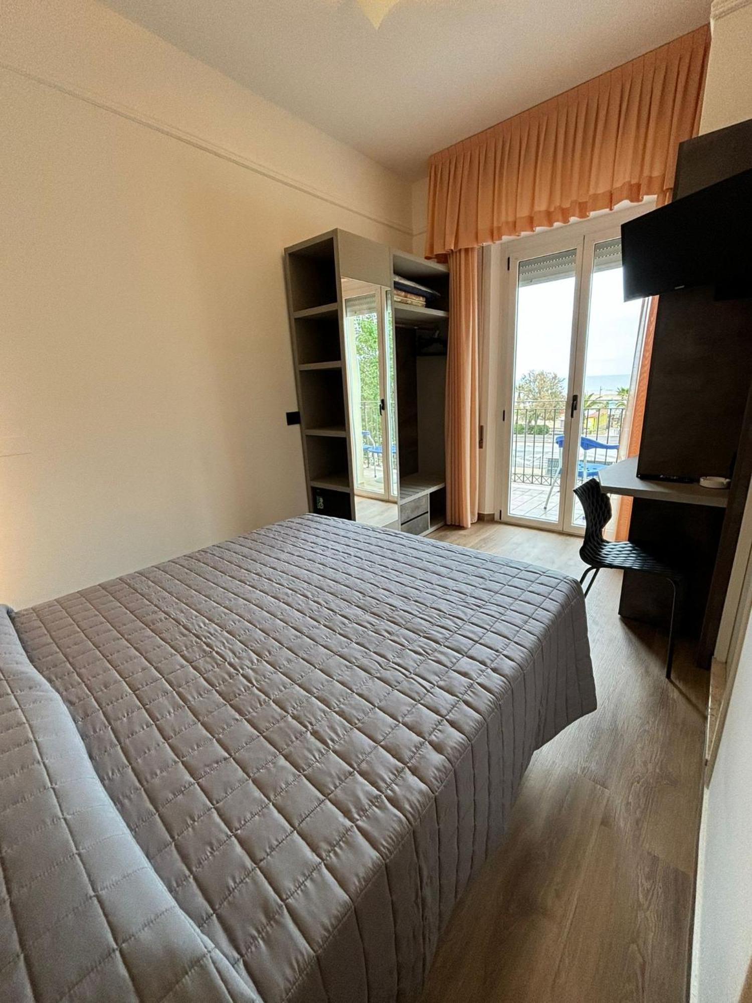 Hotel Cobalto Rimini Exterior photo